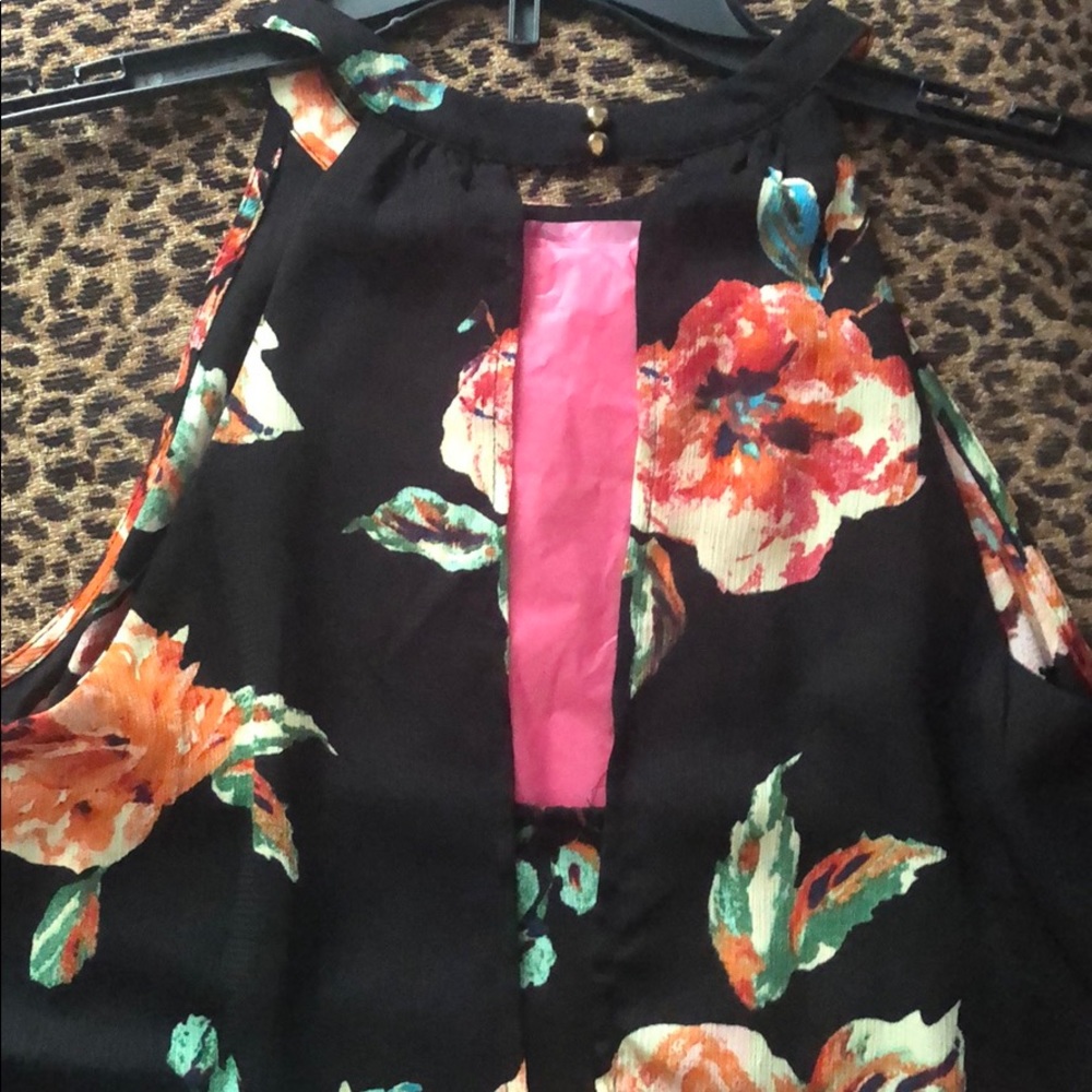Staccato high halter neck sleeveless top. - Picture 8 of 8